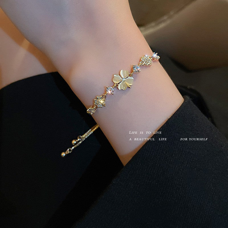 Pearlora™Golden Heart Pearl Bracelet | A Timeless Symbol of Love