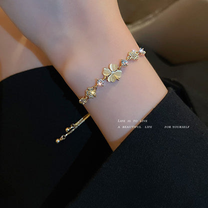 Pearlora™Golden Heart Pearl Bracelet | A Timeless Symbol of Love